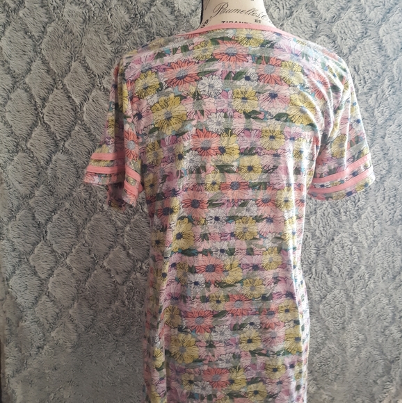 Perfect Tee - Picture 2 of 5